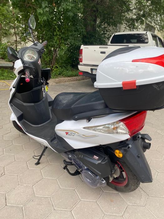 Продам скутер новый