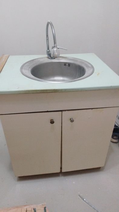 Продам раковину с тумбочкой