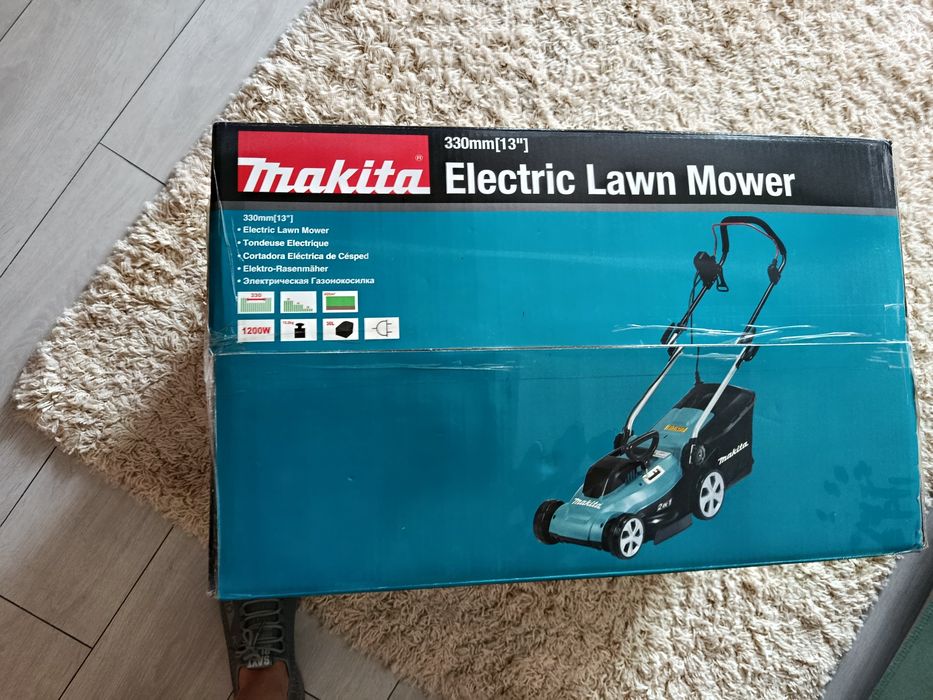 mașină de tuns iarbă Makita ELM3320 nouă în cutie