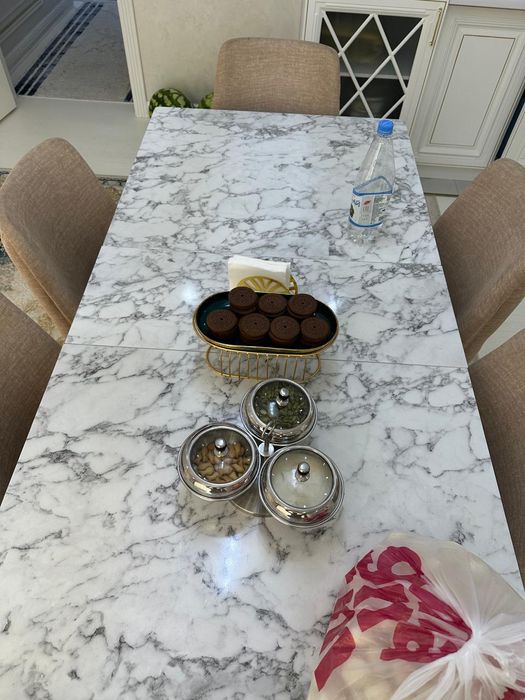 Продаётся стол со стульями