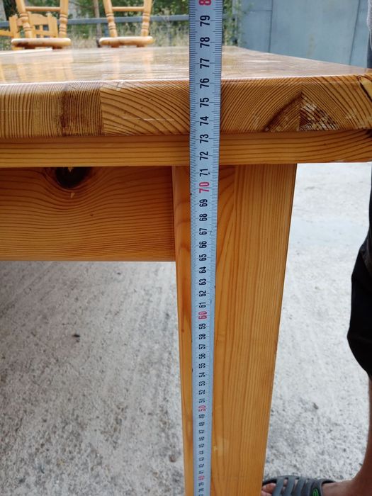 Продавам масивни маси от дърво и столове