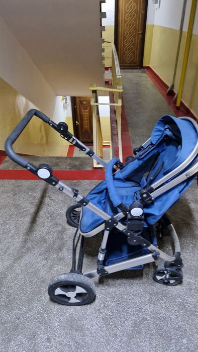 Cărucior bebeluși format din landou + scoică