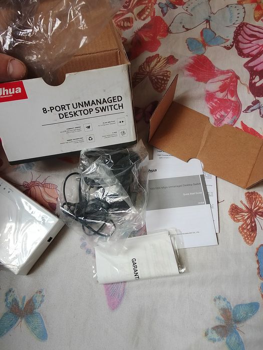 Продам настольный коммутатор с 8 портами