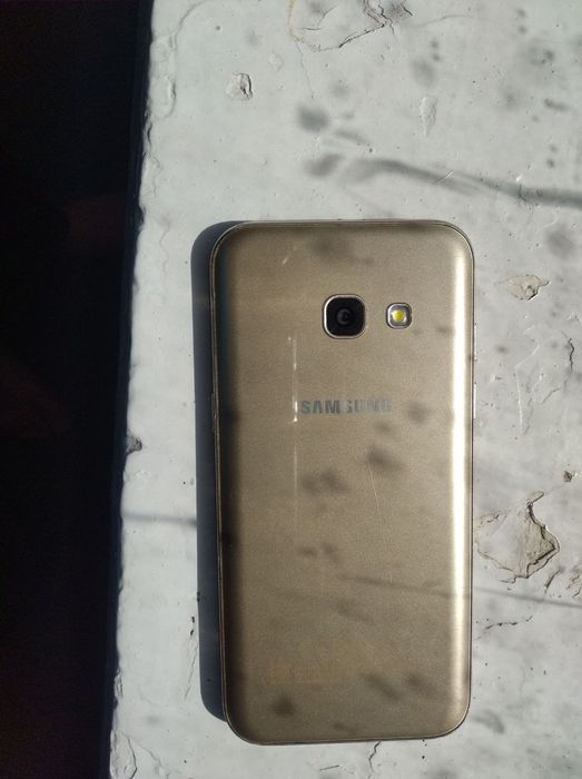 Galaxy A3 2017
Gallaxy A3 2017 
Gold
Xotira 16 GB
BATAREYKA