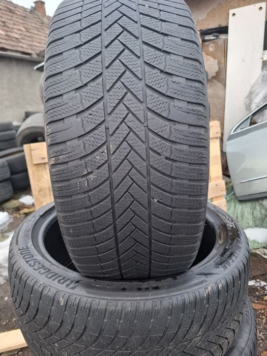 Vand 2 anvelope 255 40 20 brigestone bune de iarna dot 2023