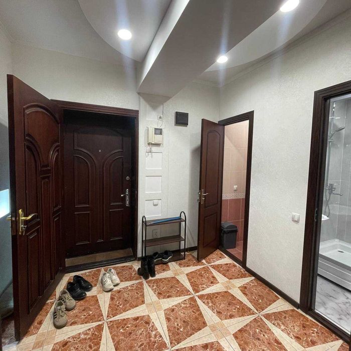 Продам В Ойбек 3/3/4 80м2 Кирпичный