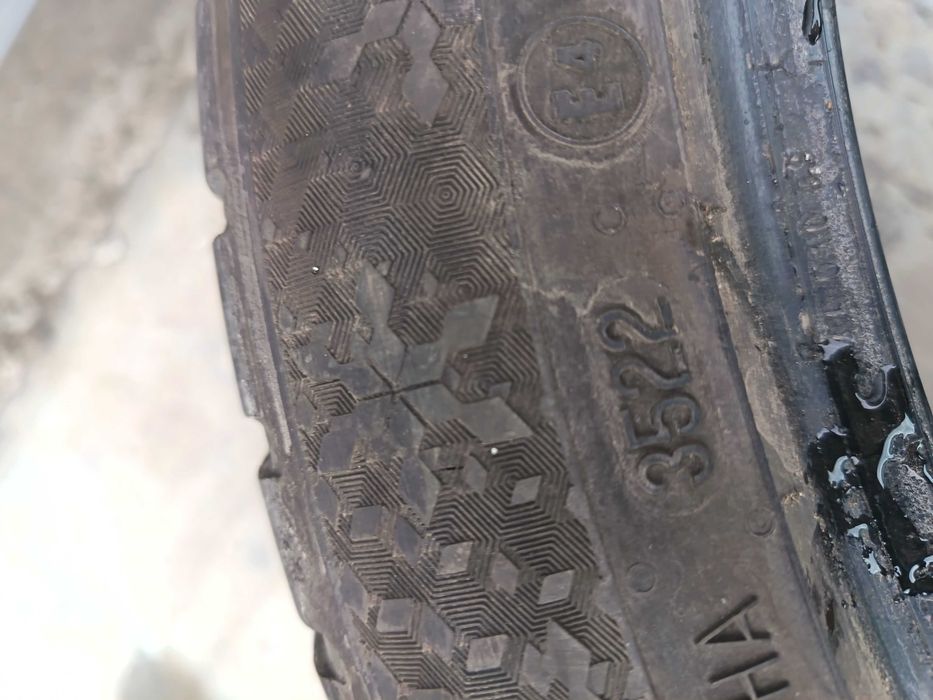 Гуми  Зимни 225/45 18