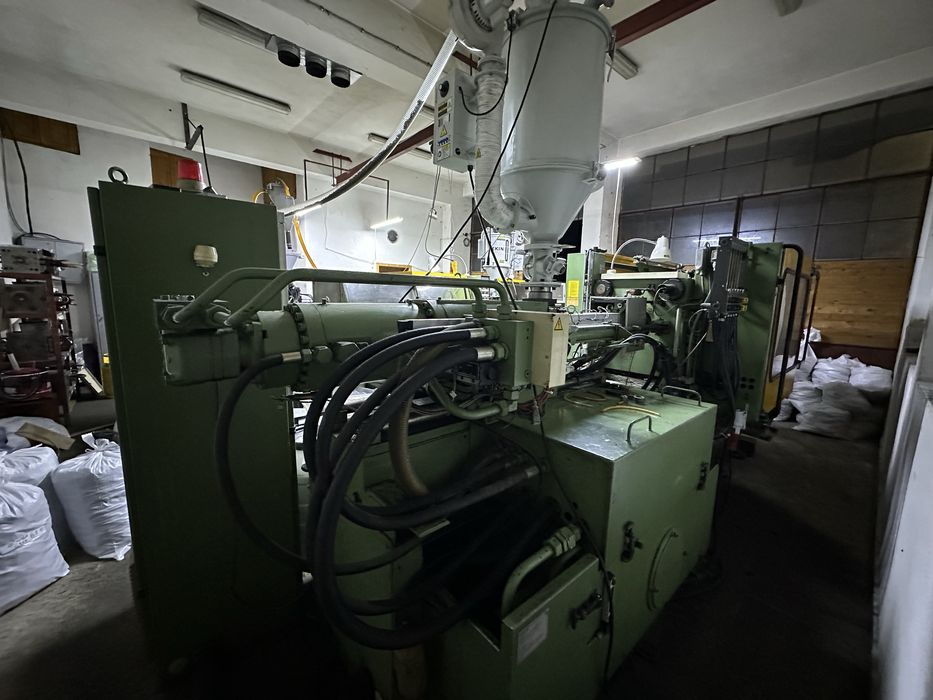 Продавам шприц машини ENGEL  ES 600/125 два броя