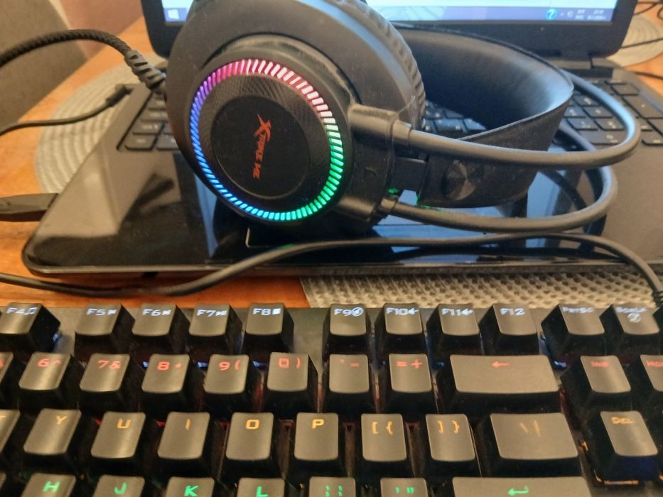 Монитор Acer и комплект Trust клавиатура и мишка  и слушалки  Xtike me