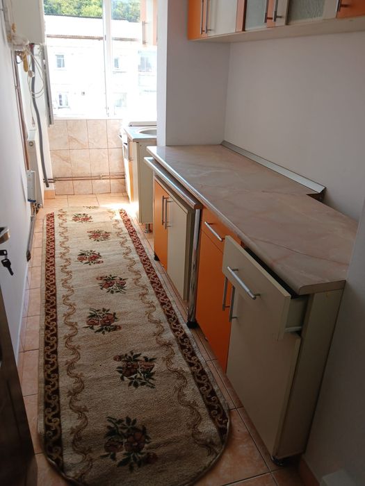 Închiriez garsoniera