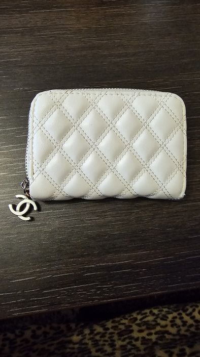 Дамско портмоне бяло