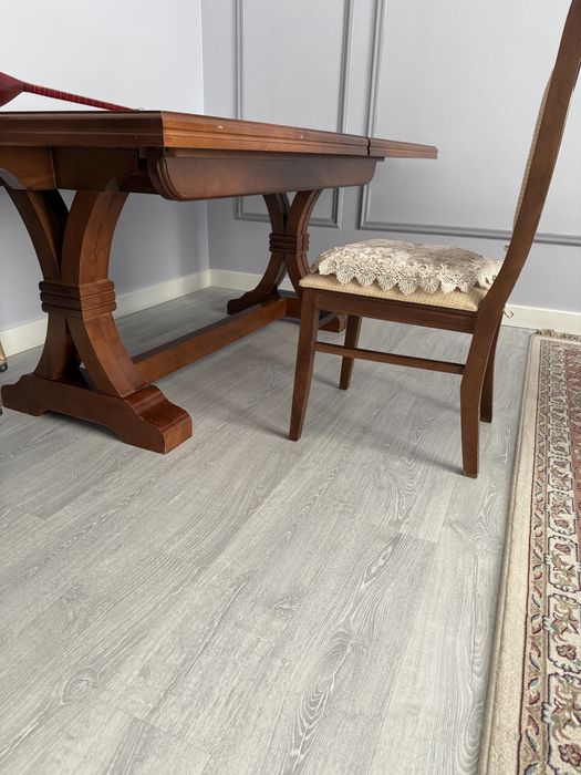 Стол со стульями