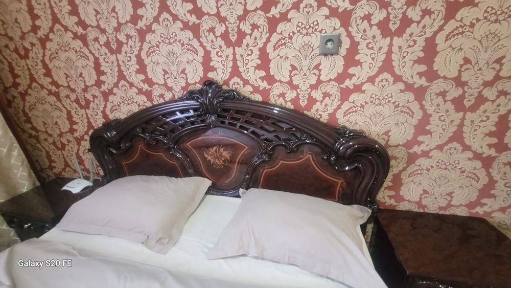 Продам кровать и тумбы