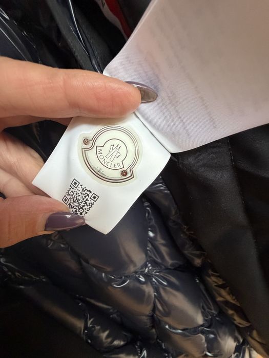 Парка Moncler нова