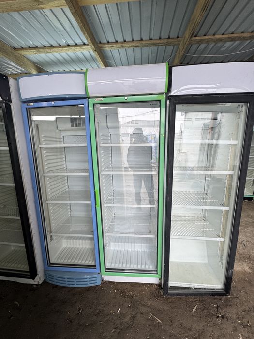 Продам витрины холодильники