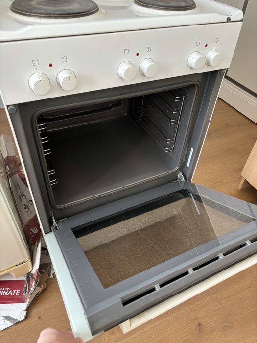 Срочно! Холодильник Indesit и плита Bosch