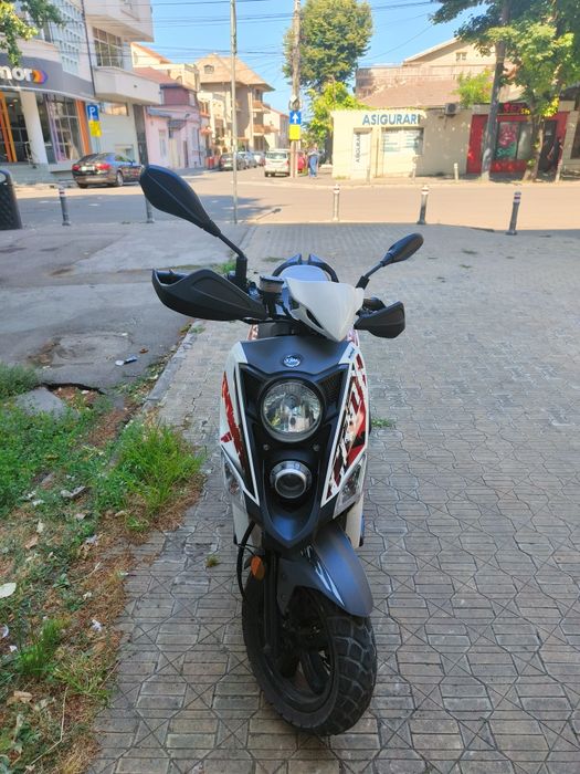 Scuter Sym Crox 50