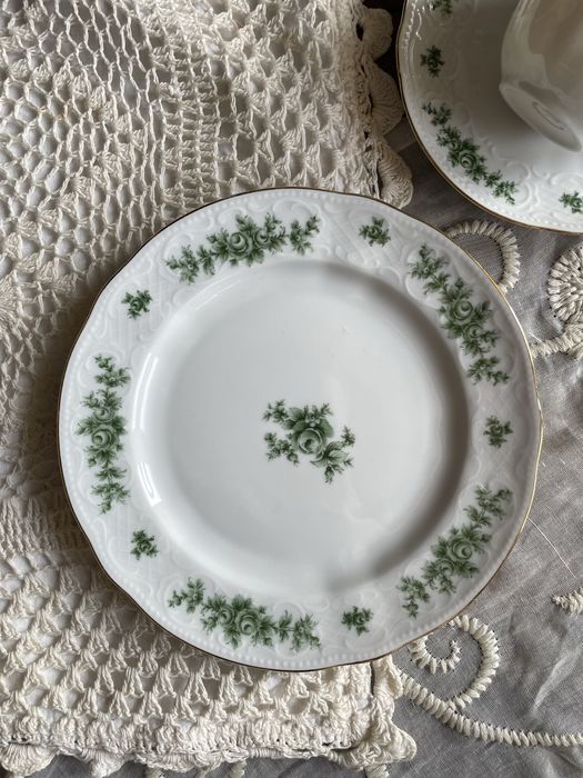 Порцеланови чаши с цветя