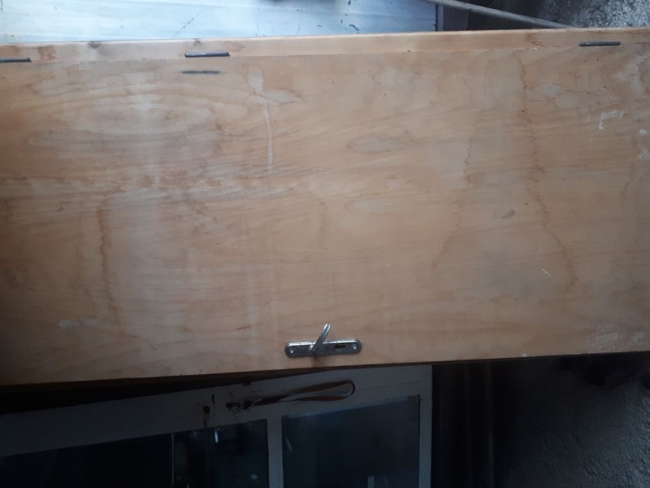 Дървена врата с каса