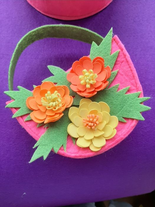 Корзинки из фетра ручной работы.