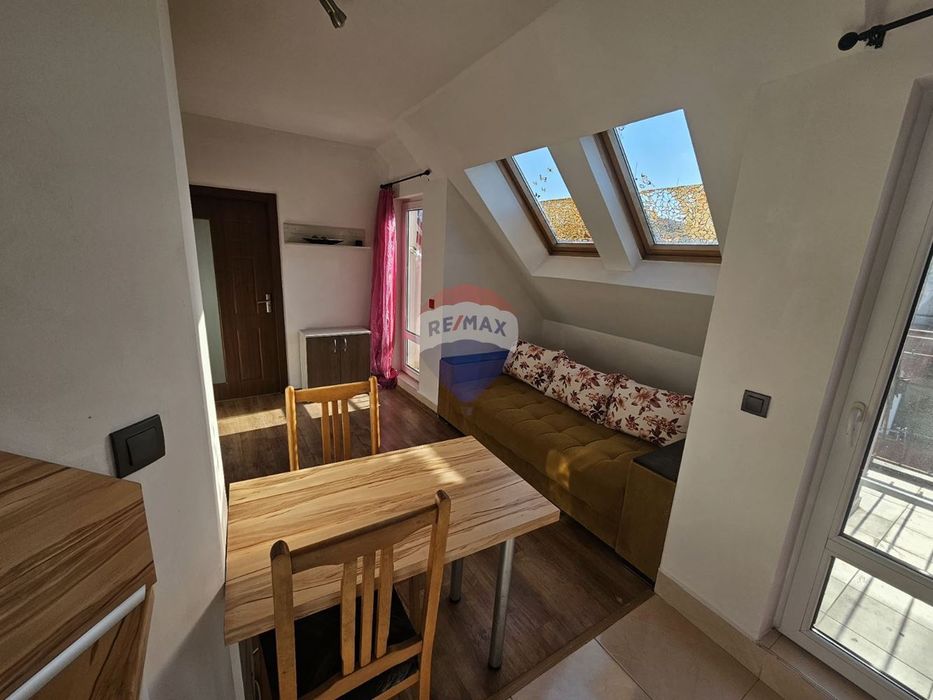 Дава се под наем Двустаен апартамент в Варна, Цветен квартал - 62 кв.м за 459 € - Снимка #3