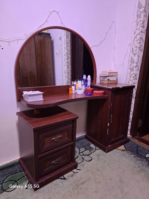 Мебель комплект, 2 тумбочка, шкаф, кровать, косметический столик