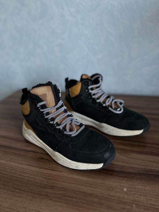 Продам кроссовки