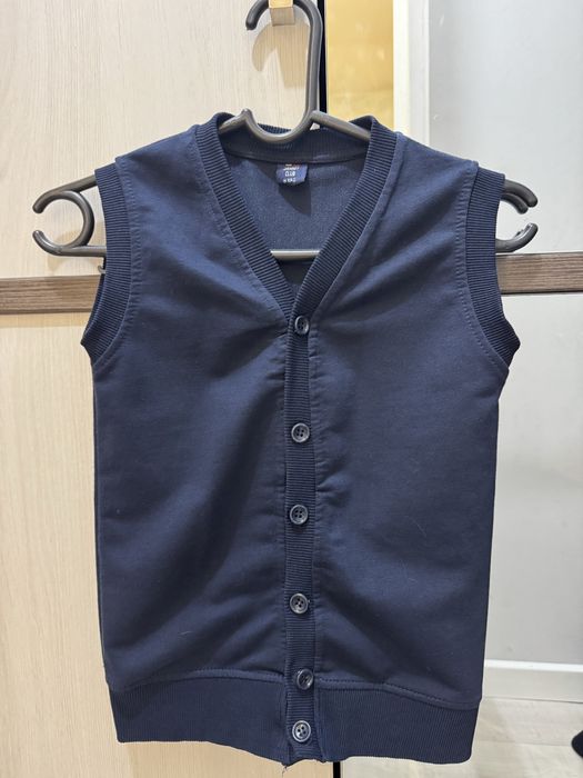 Продам жилет школьный