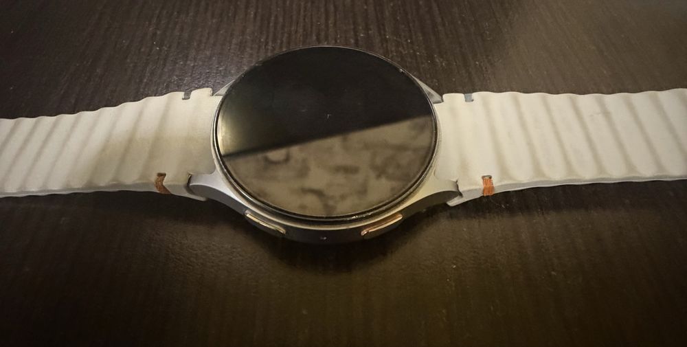 Galaxy Watch 7 LTE eSIM + 3в1 зарядна станция + пълен комплект