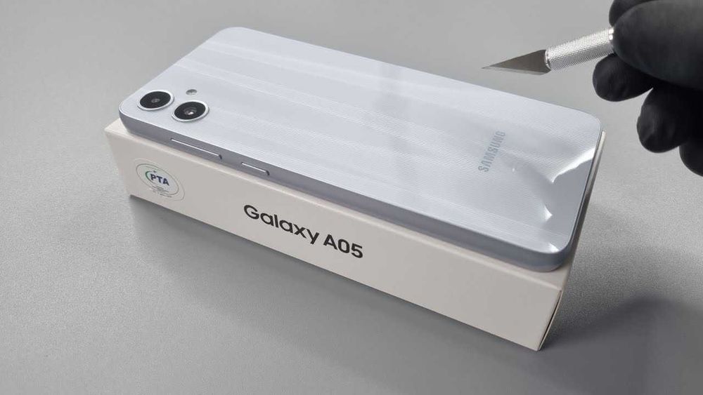 Telefon mobil Samsung Galaxy A05 64GB 4GB RAM 4G Silver Nou Sigilat