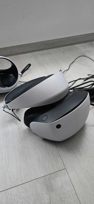 Продавам PlayStation VR2 + PlayStation VR2 Sense (зарядно)