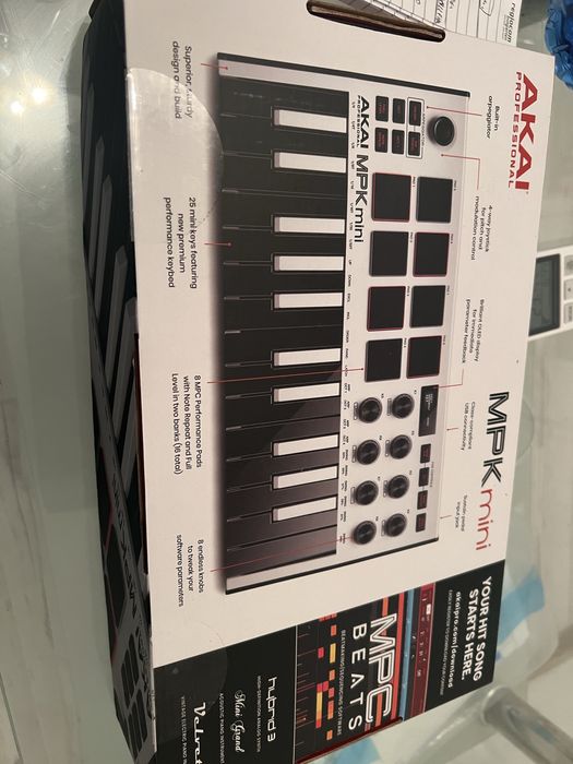 Akai MPK mini special edition white