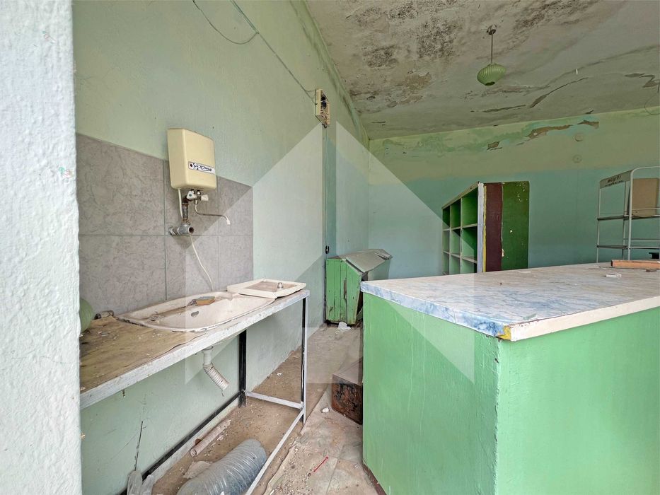Продава търговски (промишлен) обект - магазин в с. Сечище (обл. Шумен)