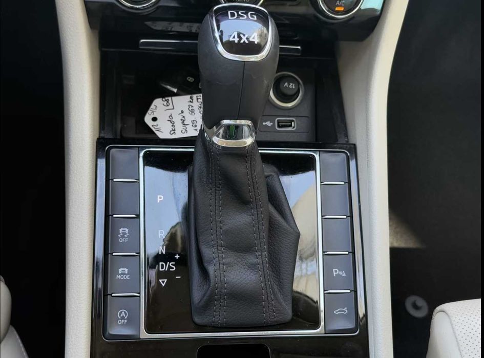 Skoda Superb L&K 2.0 tsi 4x4 272 cai DSG 2019 Canton Digital Cockpit