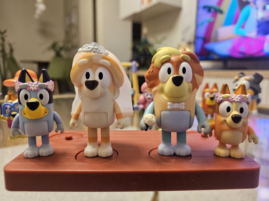 16 figurine Bluey