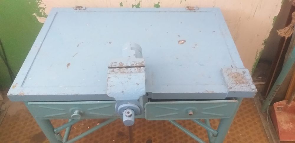 Продам тиса со столом