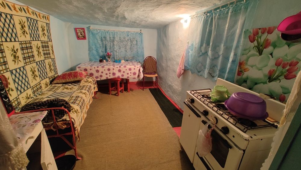 Продаётся дом с мебелью и всеми хоз. постройками