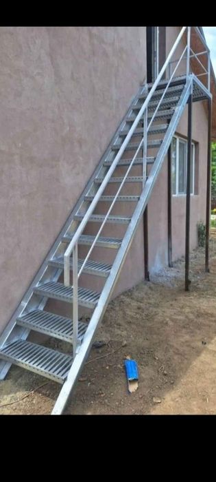 Scari zincate pe comanda