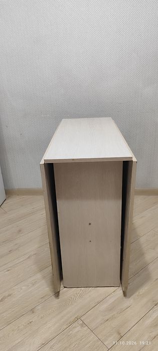 Стол деревянный книжка
