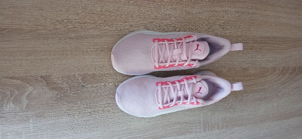 Маратонки Adidas и Puma
