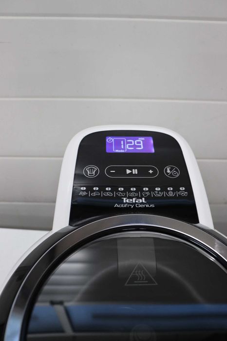 Фритюрник с горещ въздух Tefal FZ7600 ActiFry Genius 1.2кг, лек ДЕФЕКТ