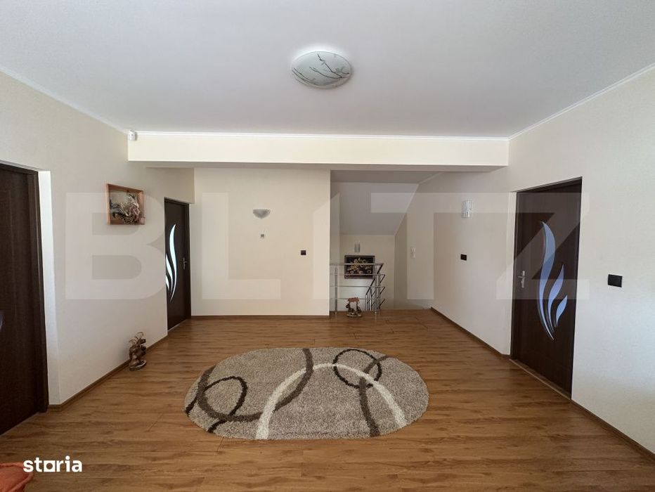 Casa spatioasa cu etaj, teren generos si livada, Zona Paulesti