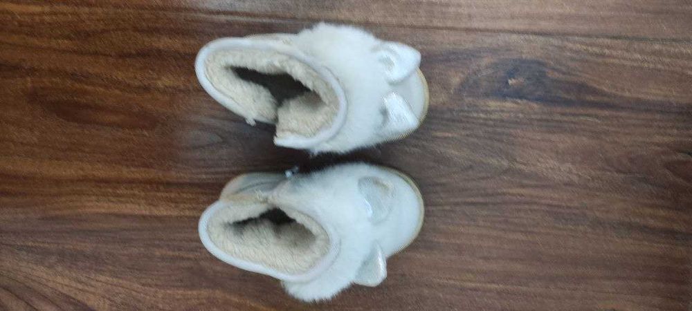 Сапоги детские белые на 2-3 года, 2-3 yoshli bolalar uchun oq etiklar