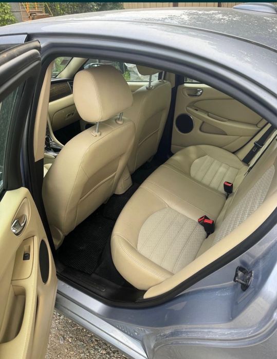 Jaguar X-Type de vanzare