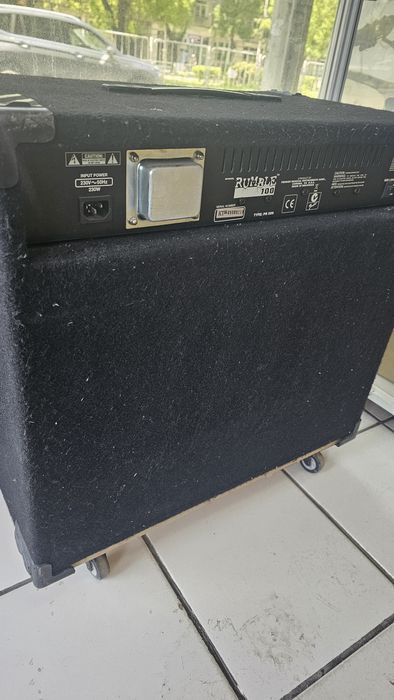 Кубе за бас китара Fender Rumble 100 2x10