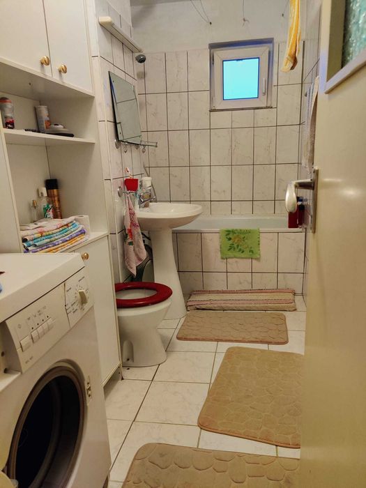 Inchiriez apartament 3 camere Boul Rosu