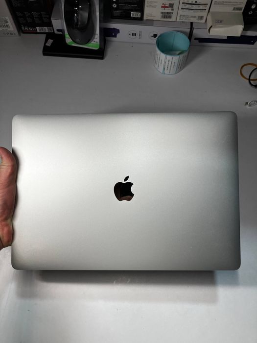 Macbook Pro 15,3 inch