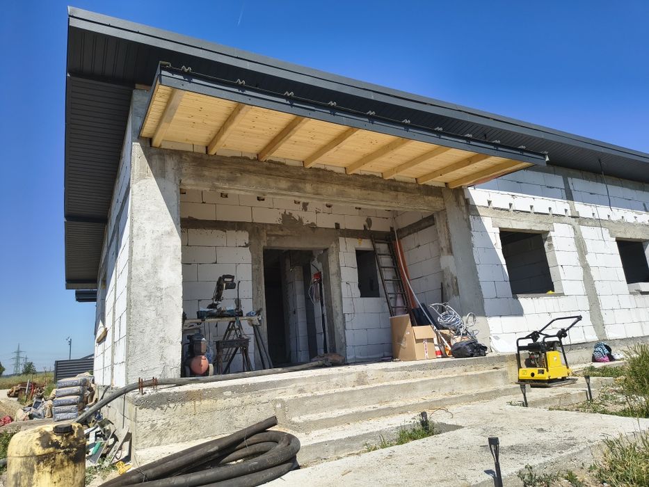 Casă de poveste într-o zonă liniștită, Ișalnița.