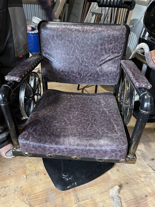 Кресло парикмахера два вида