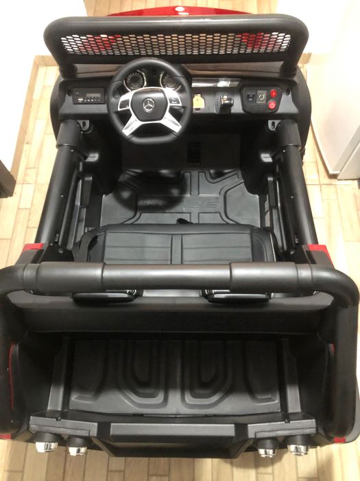 Vând masinuta electrica 4x4 Premier Mercedes Unimog